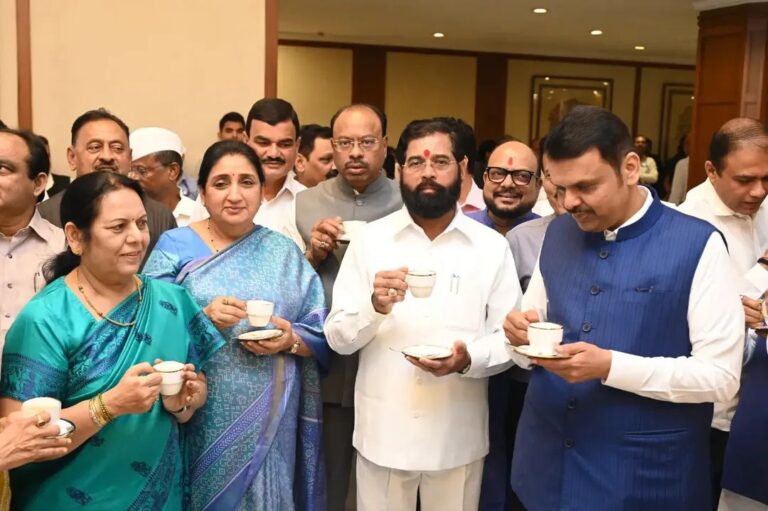 पावसाळी अधिवेशनाच्या पूर्वसंध्येला मुख्यमंत्री व उपमुख्यमंत्र्यांच्या उपस्थितीत चहापान कार्यक्रम