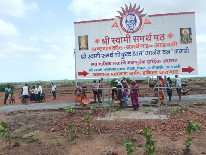 भक्तांच्या श्रमदानातून अष्टगणकोट समर्थगड आडवली येथील रस्ता चकाकला!
