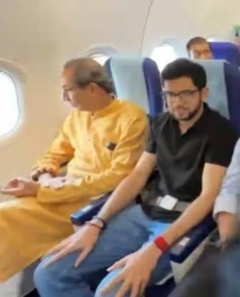 मुख्यमंत्री देवेंद्र फडणवीस आणि उद्धव ठाकरे यांचा नागपूरकडे एकाच विमानातून प्रवास!