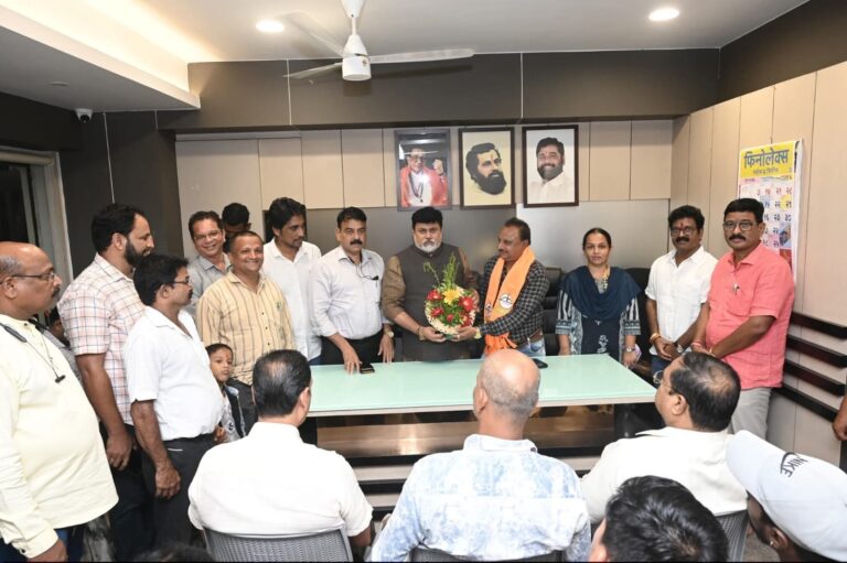 रत्नागिरीतील उक्षीचे माजी सरपंच अनवर गोलंदाज यांचा शिवसेनेत जाहीर प्रवेश