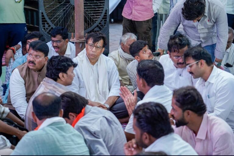 शेतकऱ्यांच्या सरसकट कर्जमाफीच्या मागणीसाठी "अन्नदात्यासाठी अन्नत्याग" आंदोलनाला राज्यभरातून मोठा प्रतिसाद