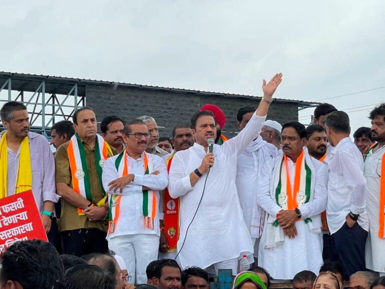 सरसकट कर्जमाफीच्या मागणीसाठी छत्रपती संभाजीनगरात महाविकास आघाडीचा एल्गार