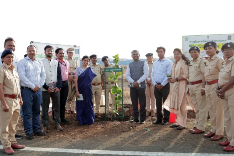 "हरित नंदुरबार" उपक्रमांतर्गत वृक्षारोपण; पर्यावरण संवर्धनाचा संदेश