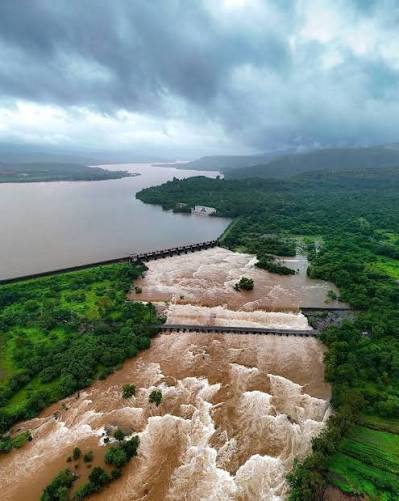 खडकवासला धरणातून पुढील २४ तासांत विसर्गाची शक्यता; नदीकाठच्या नागरिकांना सतर्कतेचा इशाराखडकवासला धरणातून पुढील २४ तासांत विसर्गाची शक्यता; नदीकाठच्या नागरिकांना सतर्कतेचा इशारा
