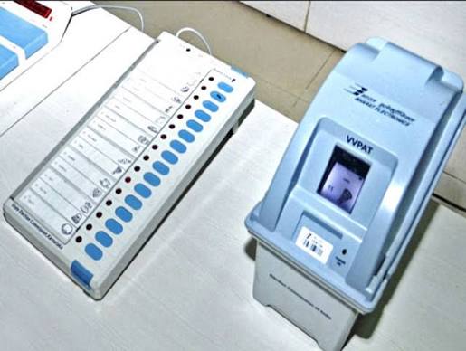जिल्हाधिकारी किशन जावळे यांच्या हस्ते वृक्षारोपण