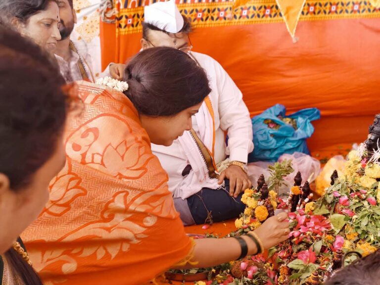 घाटकोपर प्रगती मंचाच्या आषाढी एकादशी उत्सवाला महापौर ऋतु तावडे यांची सदिच्छा भेट