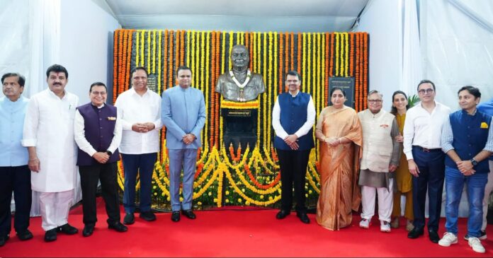 जवाहरलालजी दर्डा यांच्या जयंतीनिमित्त मुंबईत अर्धाकृती पुतळ्याचे अनावरण