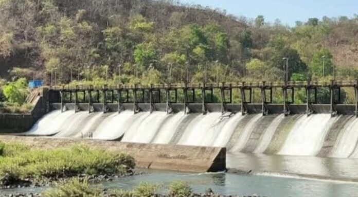 डोलवहाल (रोहा) बंधाऱ्याची पाणीपातळी धोक्याच्या वर!