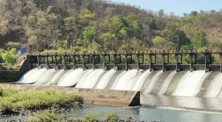 डोलवहाल (रोहा) बंधाऱ्याची पाणीपातळी धोक्याच्या वर!