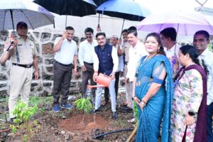 पेण तालुक्यातील ईव्हीएम सुरक्षा गोदामाची जिल्हाधिकाऱ्यांकडून त्रैमासिक तपासणी