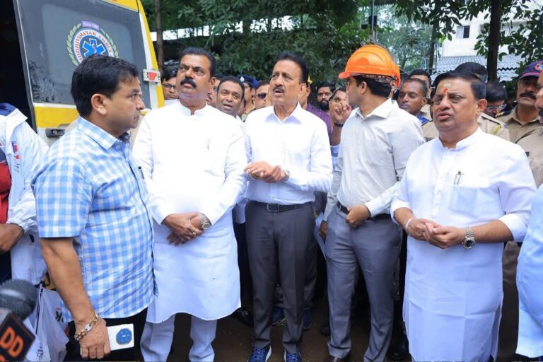 भिवंडी इमारत दुर्घटनेनंतर मंत्री गिरीष महाजन यांची घटनास्थळी भेट
