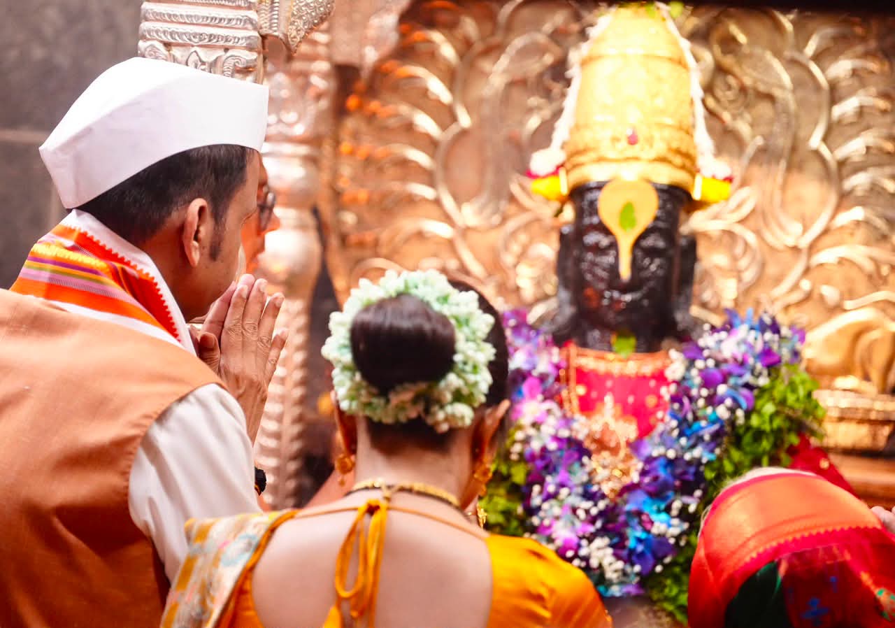 मुख्यमंत्री देवेंद्र फडणवीस यांच्या हस्ते श्रीक्षेत्र पंढरपूर येथे सपत्नीक शासकीय महापूजा