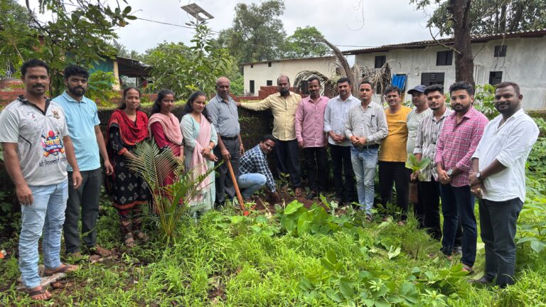 रामदासभाई कदम यांच्या वाढदिवसानिमित्त युवासेनेचा वृक्षारोपण उपक्रम उत्साहात