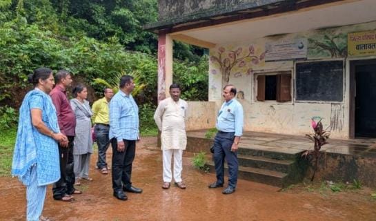 वालावल येथील शाळा इमारत धोकादायक; विद्यार्थी अंगणवाडीत स्थलांतरित 