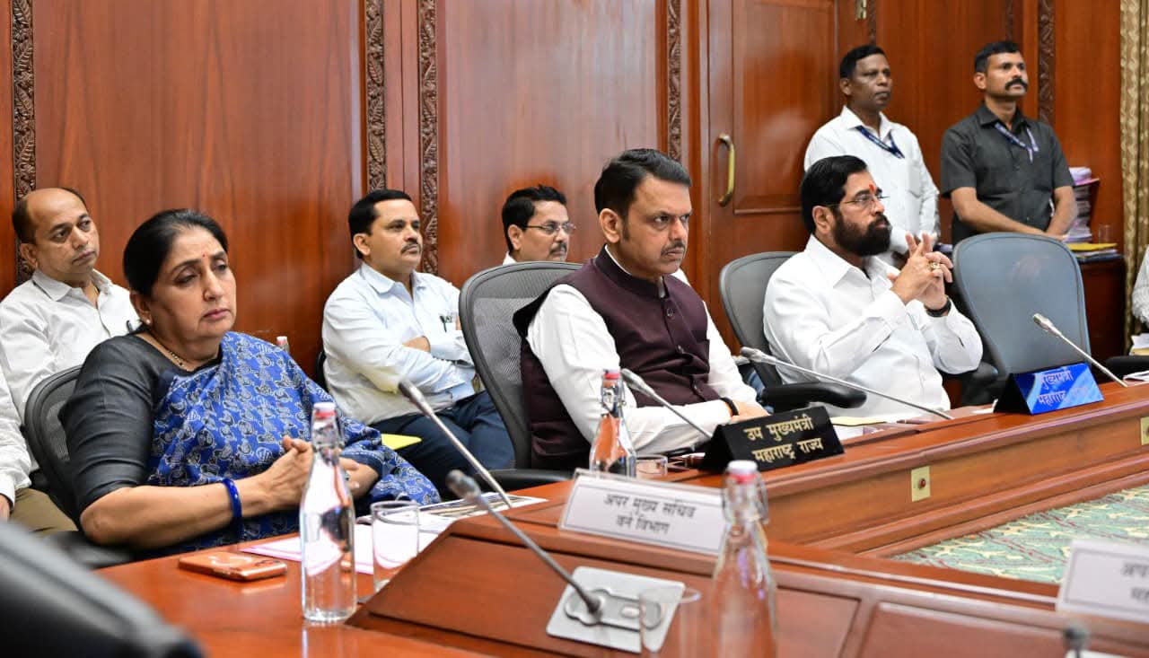 शासकीय जमिनींचा आगाऊ ताबा, भूसंपादन आणि प्रशासकीय प्रक्रिया तातडीने पूर्ण करण्याचे निर्देश