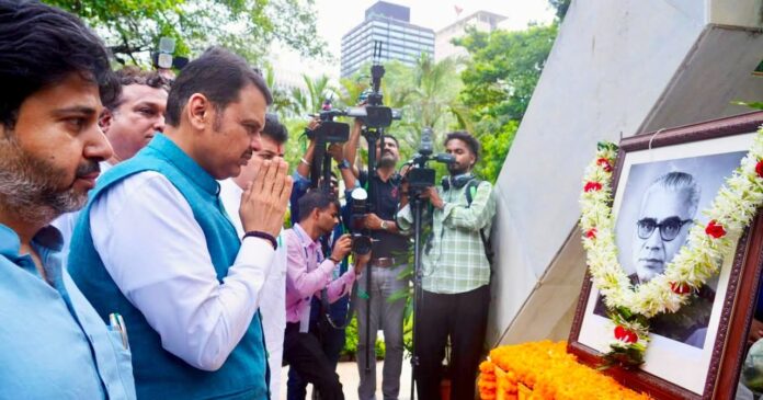 स्व. वसंतराव नाईक यांच्या जयंतीनिमित्त विधानभवनात अभिवादन