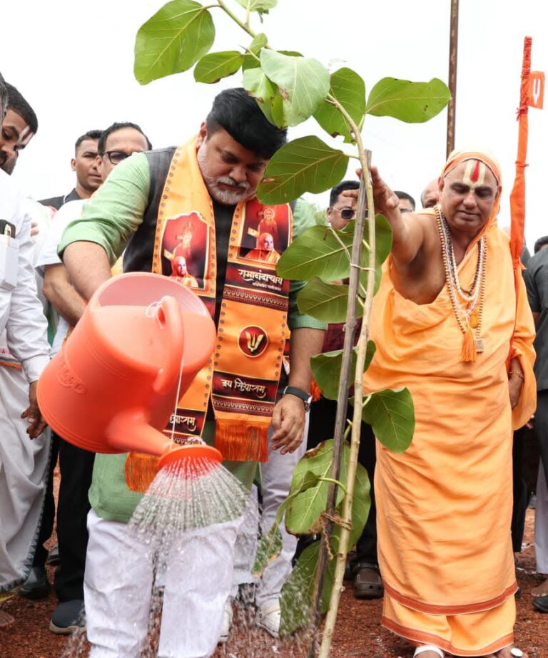 ‘प्रत्येक भक्ताचा एक वृक्ष’ उपक्रमातून पर्यावरण संवर्धनाचा संदेश; पालकमंत्री उदय सामंत यांचा सहभाग