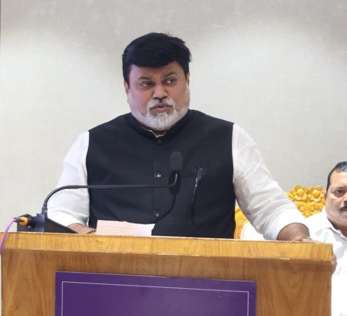कराडमध्ये मराठी भाषा विभागाची साहित्यिक व अभ्यासकांसोबत सकारात्मक बैठक