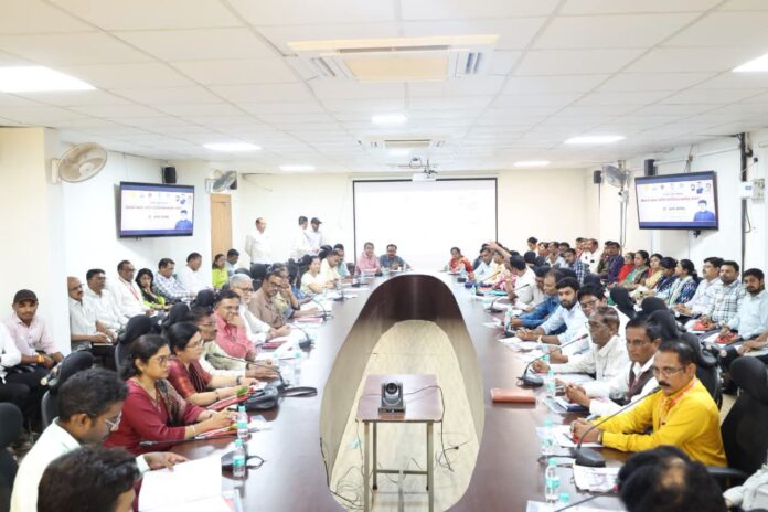 गोंदिया जिल्हाधिकारी कार्यालयात मराठी भाषा विभागाची आढावा बैठक