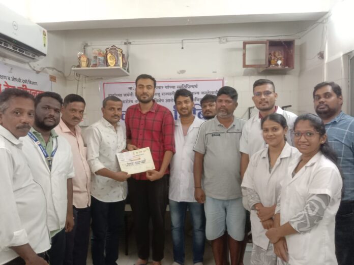 दुर्मिळ ‘बॉम्बे ब्लड ग्रुप’च्या रुग्णासाठी चिंदरच्या विश्वनाथ दळवीं यानी सामाजिक बांधिलकी जपत केले रक्तदान...!