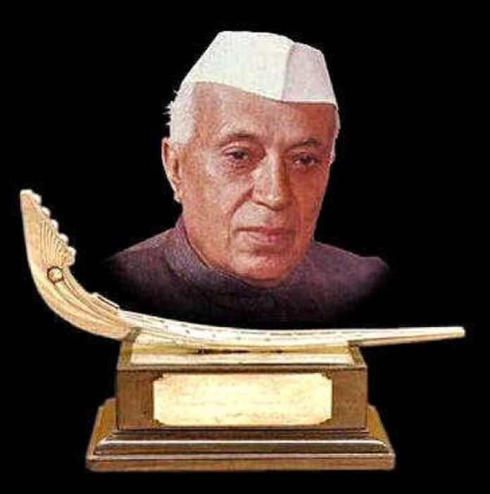 पदार्पणातच ‘अरोमा चुंडन’ची बाजी; ७२ वी नेहरू ट्रॉफी बोट रेस जिंकली पदार्पणातच ‘अरोमा चुंडन’ची बाजी; ७२ वी नेहरू ट्रॉफी बोट रेस जिंकली