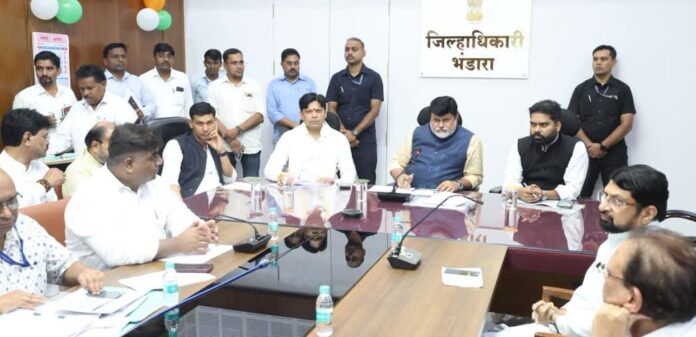 भंडारा जिल्ह्याच्या औद्योगिक विकासाला गती देण्यासाठी विविध विकासकामांचा आढावा