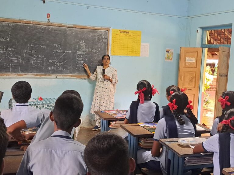 विद्यार्थ्यांनी चिकित्सक, संयमी व बुध्दीमान होण्यासाठी प्रयत्न करावेत - लेखिका शरयू घाडी यांचे प्रतिपादन