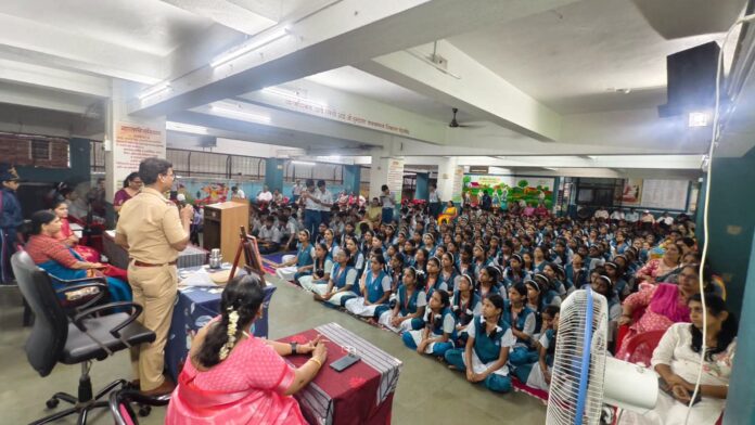 सायबर जागरूकता, सुरक्षित विद्यार्थ्यांसाठी बेडेकर शाळेत जनजागृती कार्यक्रम