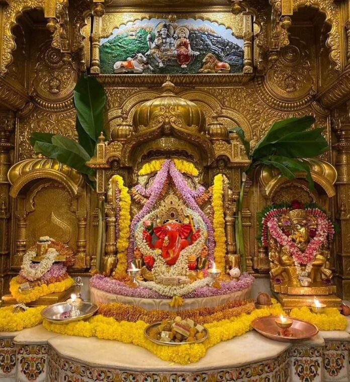 सिद्धिविनायक मंदिराच्या दानपेटीतून 18 कोटींच्या अपहाराचा आरोप