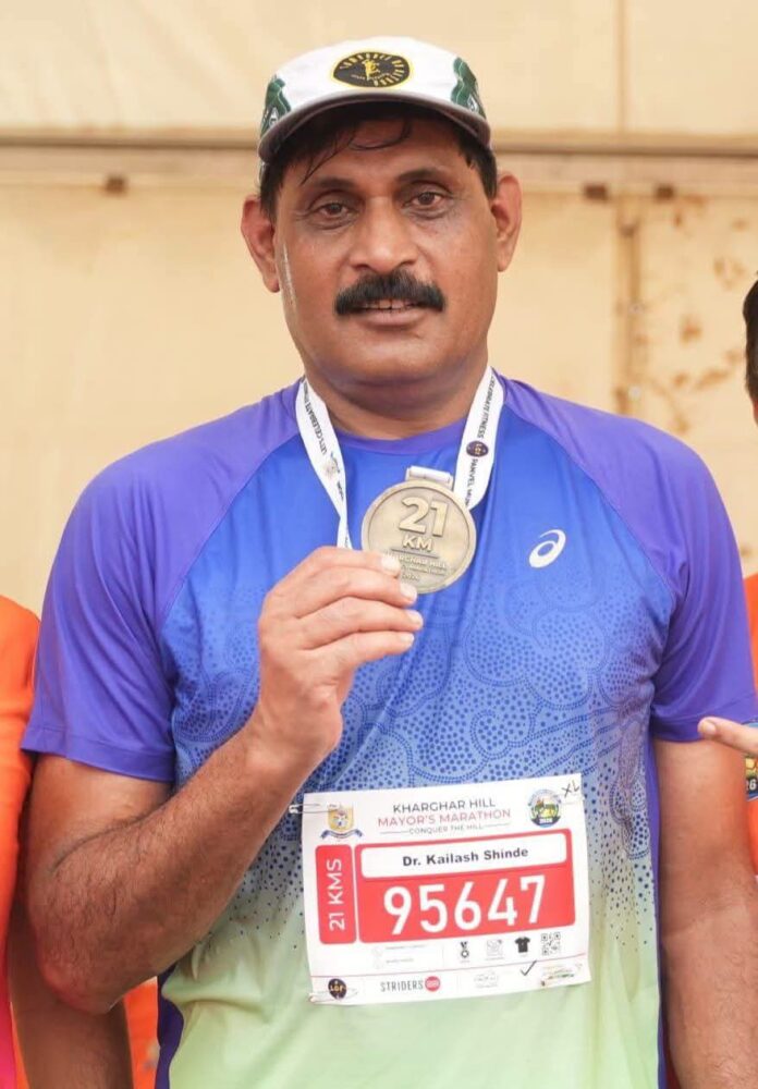 ‘खारघर हिल महापौर मॅरेथॉन’मध्ये आयुक्त डॉ. कैलास शिंदे यांची यशस्वी धाव