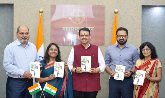 ‘फूटप्रिंट्स ऑफ डिग्निटी’ पुस्तकाचे मुख्यमंत्री देवेंद्र फडणवीस यांच्या हस्ते प्रकाशन