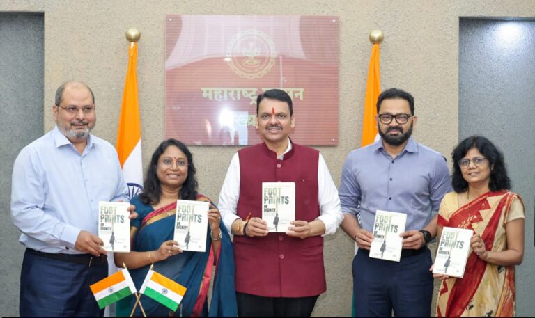 ‘फूटप्रिंट्स ऑफ डिग्निटी’ पुस्तकाचे मुख्यमंत्री देवेंद्र फडणवीस यांच्या हस्ते प्रकाशन