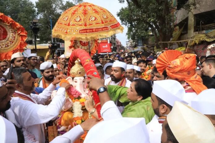 अनंत चतुर्दशीला उपमुख्यमंत्री सुनेत्रा पवार यांनी घेतले श्री कसबा गणपतीचे दर्शन
