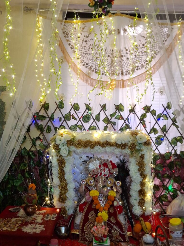 उलवे येथील श्री. सुनिल शर्मा यांच्या घरचे गणराय