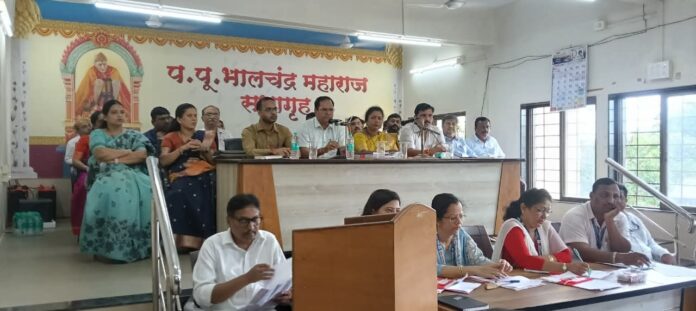 कणकवलीच्या जनता दरबारात ९६ निवेदने; गणेशोत्सवापूर्वी प्रश्न मार्गी लावण्याचे पालकमंत्री नितेश राणेंचे निर्देश