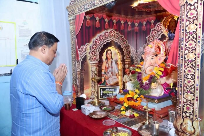 कशेळीतील सार्वजनिक गणेशोत्सवाची ८० वर्षांची उज्ज्वल परंपरा; भक्तीमय वातावरणात बाप्पाचे दर्शन