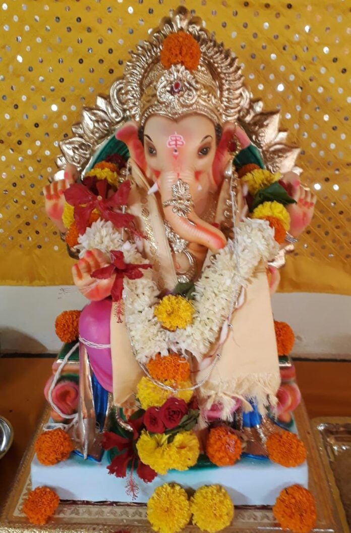 गवाणे येथे मालणकर निवासस्थानी बाप्पाचे मंगल आगमन