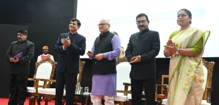 जनतेचा विश्वास संपादन करणे हीच प्रशासकीय कारकिर्दीची खरी कसोटी