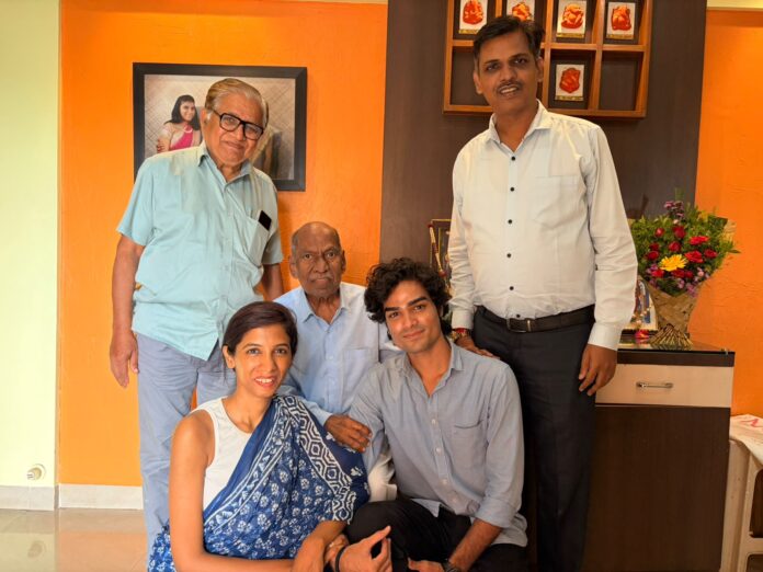 ज्येष्ठ नेपथ्यकार बाबा पार्सेकर यांचा ‘वन्स मोअर प्रोडक्शन्स’तर्फे गौरव