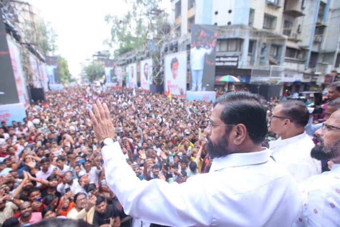 टेंभीनाका दहीहंडी उत्सवात उपमुख्यमंत्री एकनाथ शिंदे सहभागी