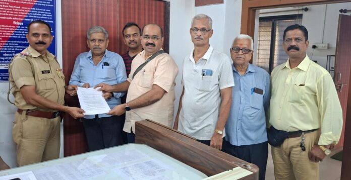ध्वनी प्रदूषणाला आळा घाला, रस्ते मोकळे ठेवा; POP मूर्तींवरही कारवाई करा -सकल हिंदू परिवाराचे दापोली पोलिसांना निवेदन; डेसिबल मीटरचा प्रभावी वापर करण्याची मागणी