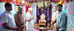 पत्रकार अर्जुन बापर्डेकर, परेश सावंत यांच्या निवासस्थानी सत्कार