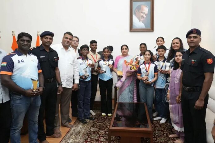 महाराष्ट्राच्या युवा विंडसर्फर्सचे दैदिप्यमान यश; सुनेत्रा पवारांकडून खेळाडूंचे अभिनंदन
