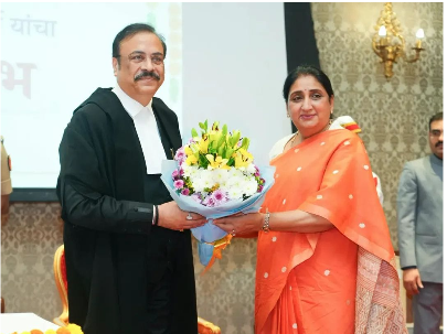 महेश चंद्र त्रिपाठी यांनी मुंबई उच्च न्यायालयाच्या ५०व्या मुख्य न्यायमूर्तीपदाची शपथ घेतली