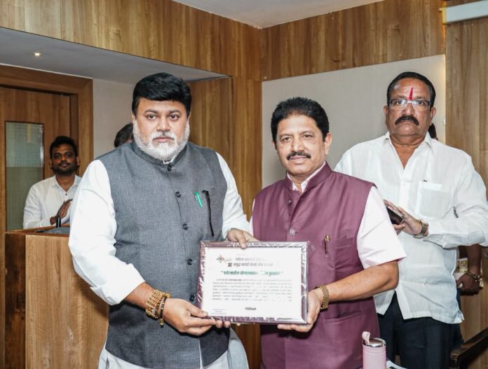 रत्नागिरीच्या पर्यटन विकासाला नवी दिशा देणाऱ्या १५ ‘पर्यटन मित्रां’चा सन्मान : उदय सामंत