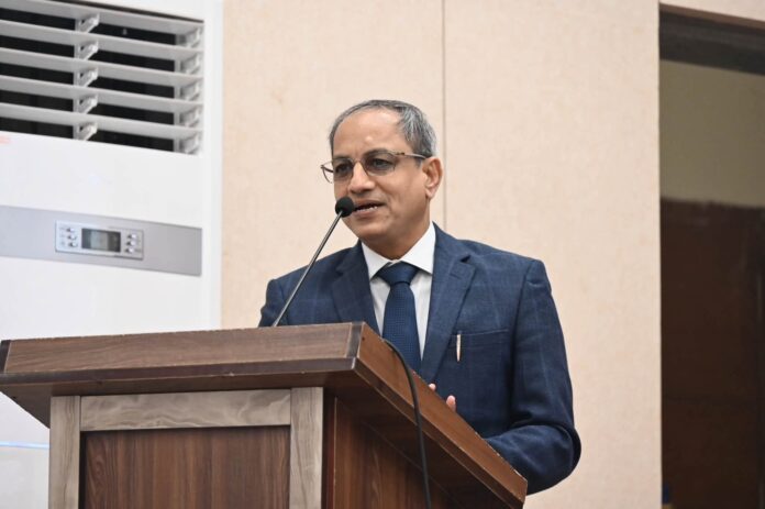 समाजातील विषमता दूर करणे हेच आपले उद्दिष्ट असावे - न्यायमूर्ती श्याम चांडक समाजातील विषमता दूर करणे हेच आपले उद्दिष्ट असावे : न्यायमूर्ती श्याम चांडक