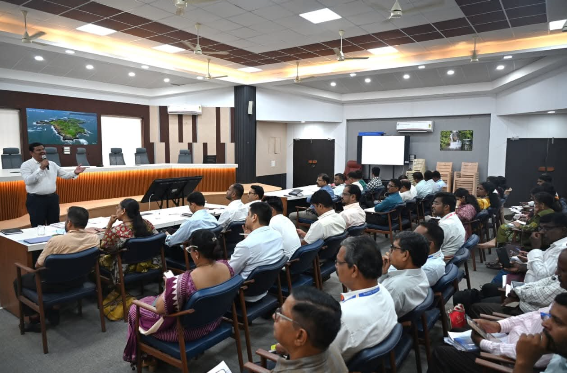 सुनावणीशिवाय मतदार यादीतून कोणतेही नाव वगळू नका -जिल्हाधिकारी तृप्ती धोडमिसे यांचे निर्देश