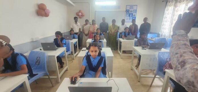 ‘डिव्हाईस फॉर ड्रीम्स’मधून निगडे शाळेला १२ लॅपटॉपची देणगी