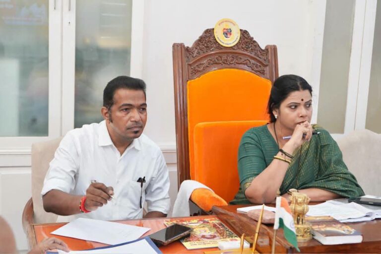 साई प्रसाद सहकारी गृहनिर्माण संस्थेतील सदनिका हस्तांतरणाचा प्रश्न मार्गी लावण्यासाठी महापौर रितू तावडे यांच्या अध्यक्षतेखाली बैठक सदस्यांना मालकी हक्क मिळवून देण्यासाठी तांत्रिक अडथळे दूर करण्याच्या सूचना