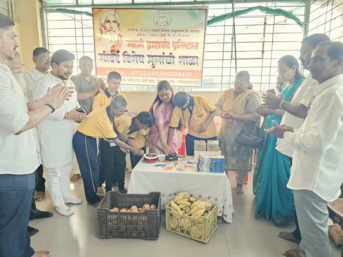 उरण नगराध्यक्षा भावनाताई घाणेकर यांचा विशेष मुलांसोबत वाढदिवस साजरा उरण नगराध्यक्षा भावनाताई घाणेकर यांचा विशेष मुलांसोबत वाढदिवस साजरा